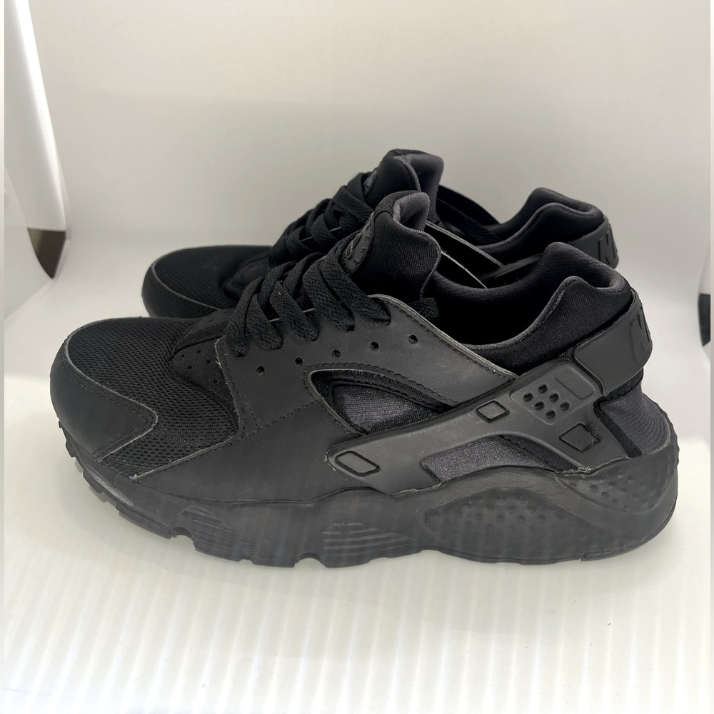 Nike Blackout Huarache Run